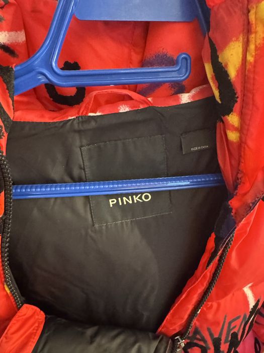 Яке Pinko с велурени надписи