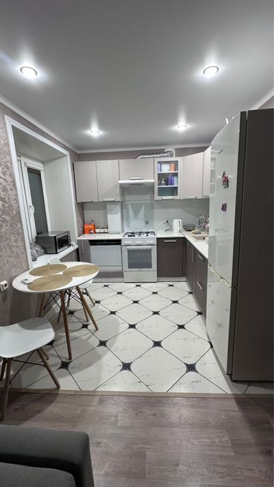 Продам трехкомнатную район кольца