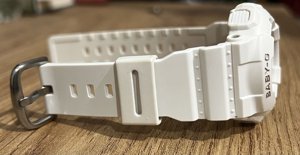 Продавам часовник Casio Baby-G BA-130