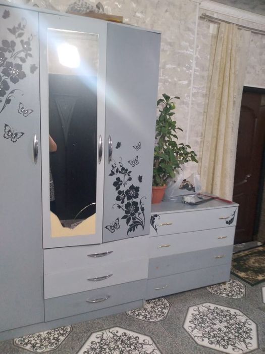 Продам диван и прихожку в отличном состоянии