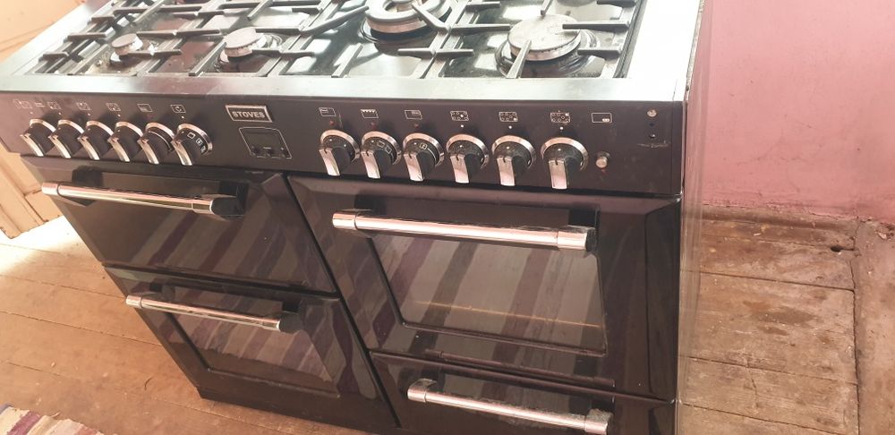 Aragaz profesional 7 ochiuri ,4 cuptoare