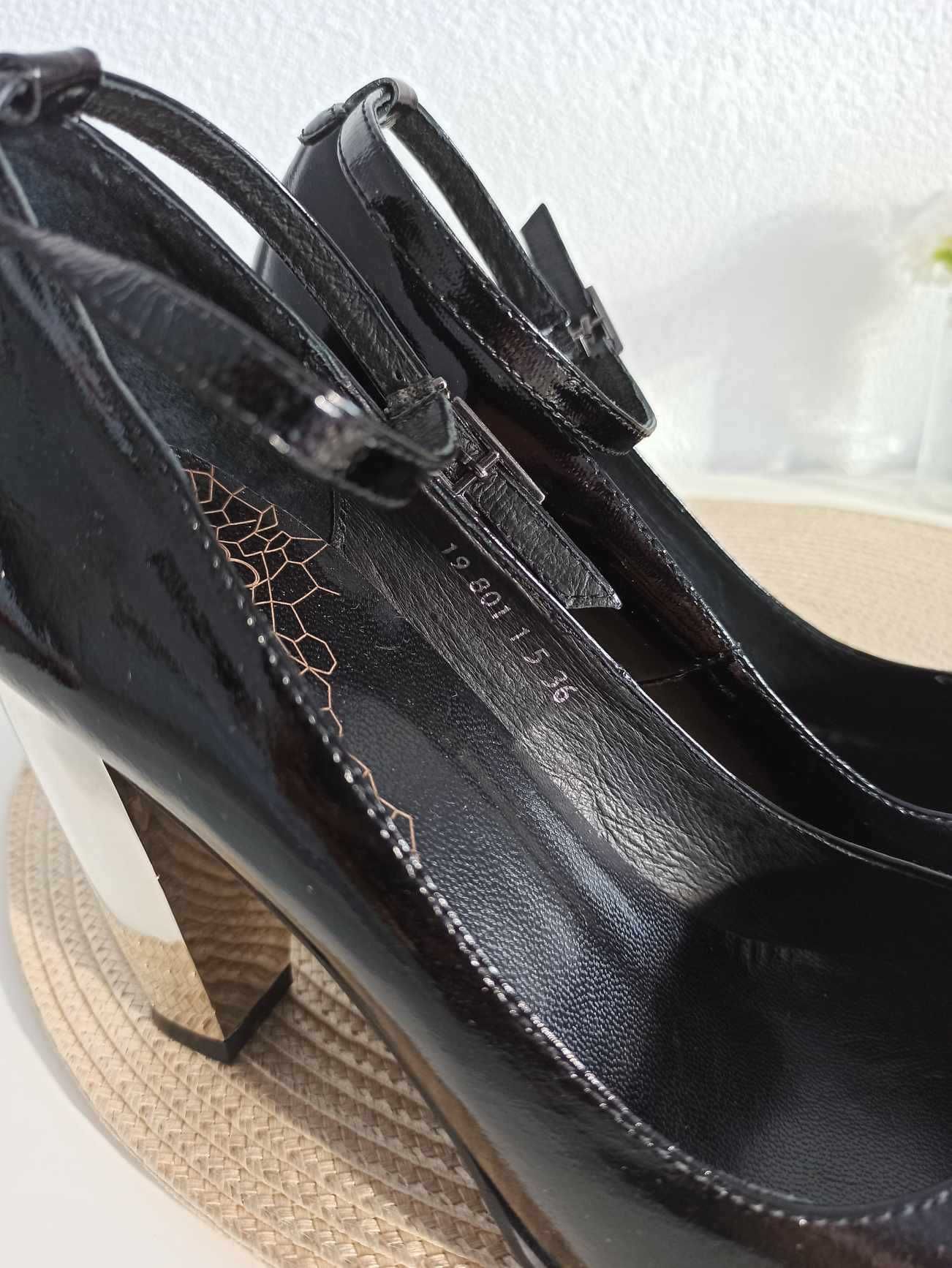 НОВИ черни лачени обувки със златен ток Corso Como, номер 36