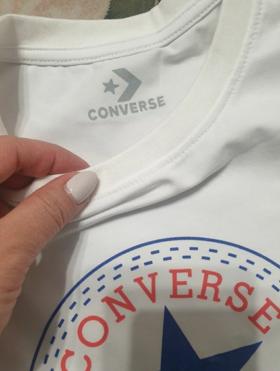 Продам костюмы Converse.   В красном и белом цвете.  Размер 5,6,8 лет