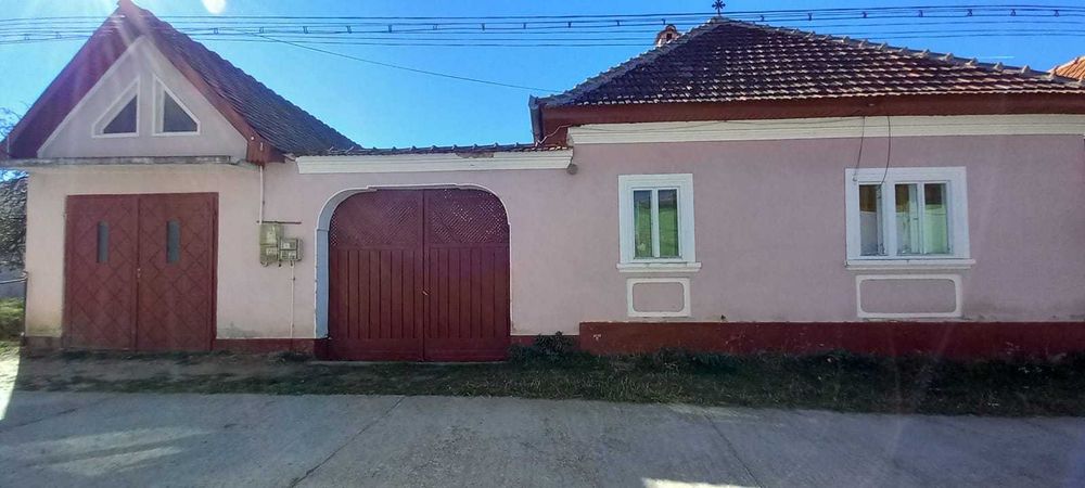 Casa mare, locuibila, la munte