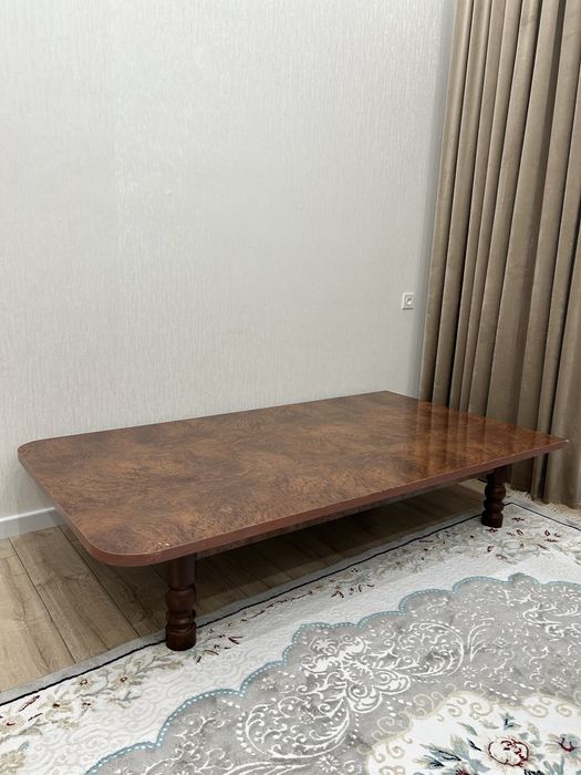 2 метр стол ( биікте болады , жер столда болады)