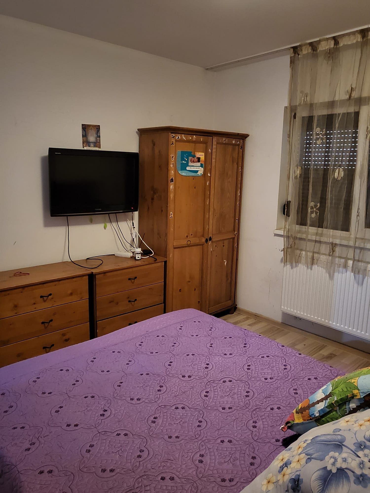 Închiriez apartament cu doua camere