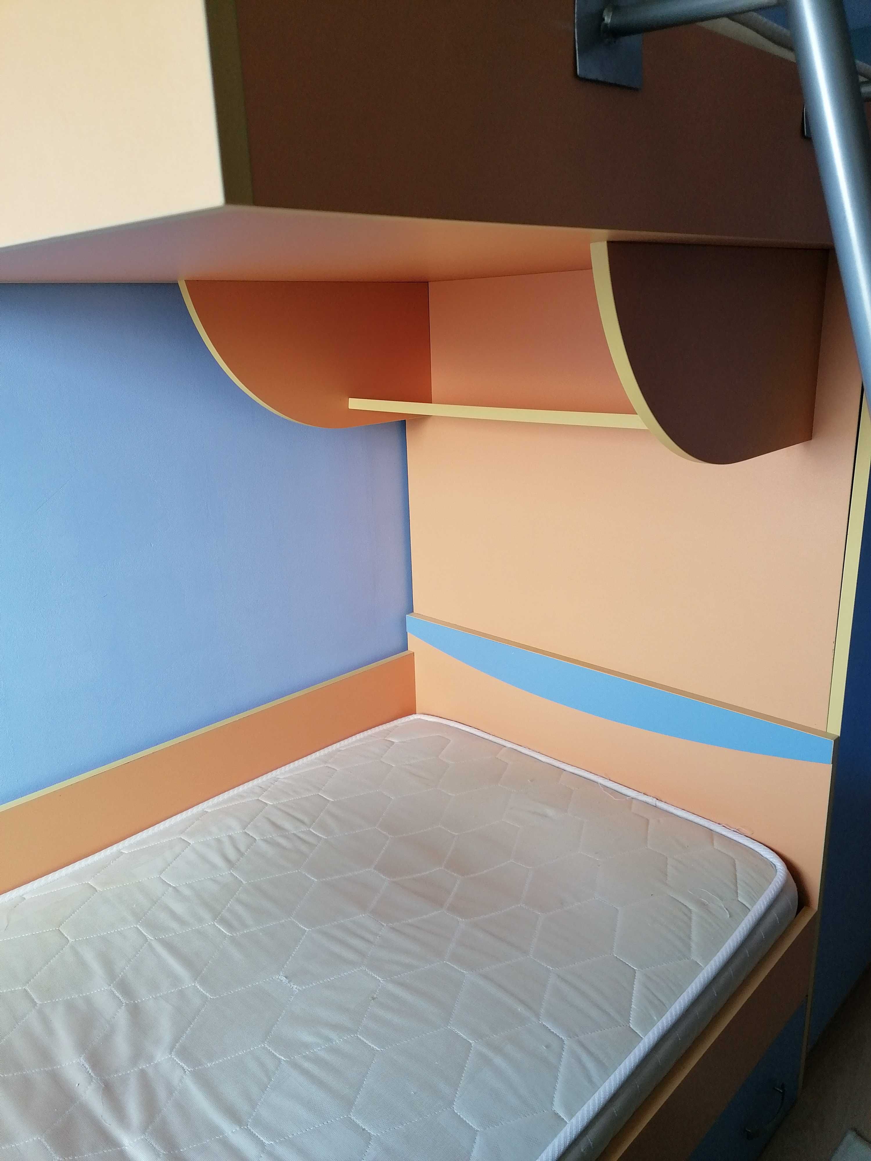 Детско двуетажно легло с гардероб и шкаф-етажерка-459лв