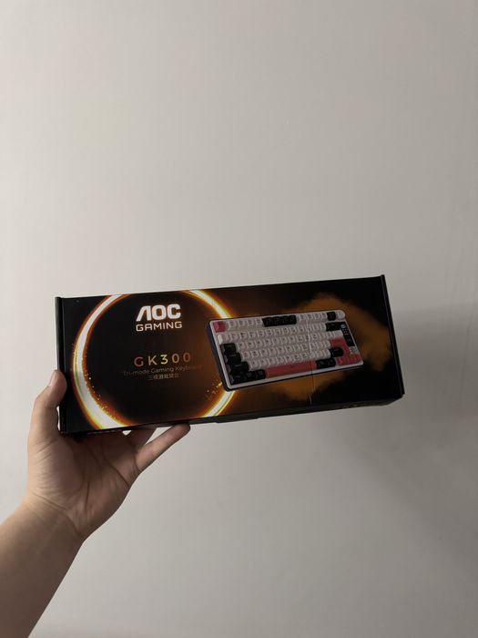 Игровая клавиатура AOC GK300 с экраном