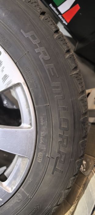 Jenti cu cauciucuri de iarna rulate o iarna