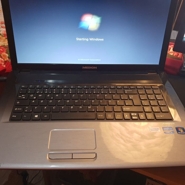 Vand sau Dezmembrez diferite modele de Laptopuri