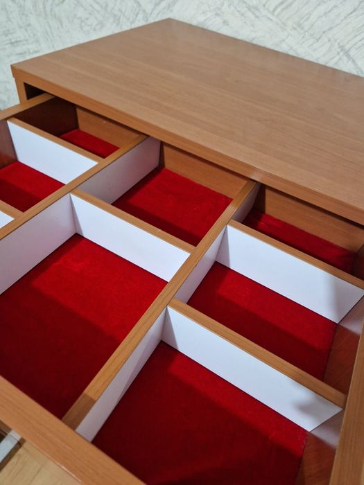 Комод с зеркалом