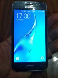 Телефон Samsung Galaxy J 1