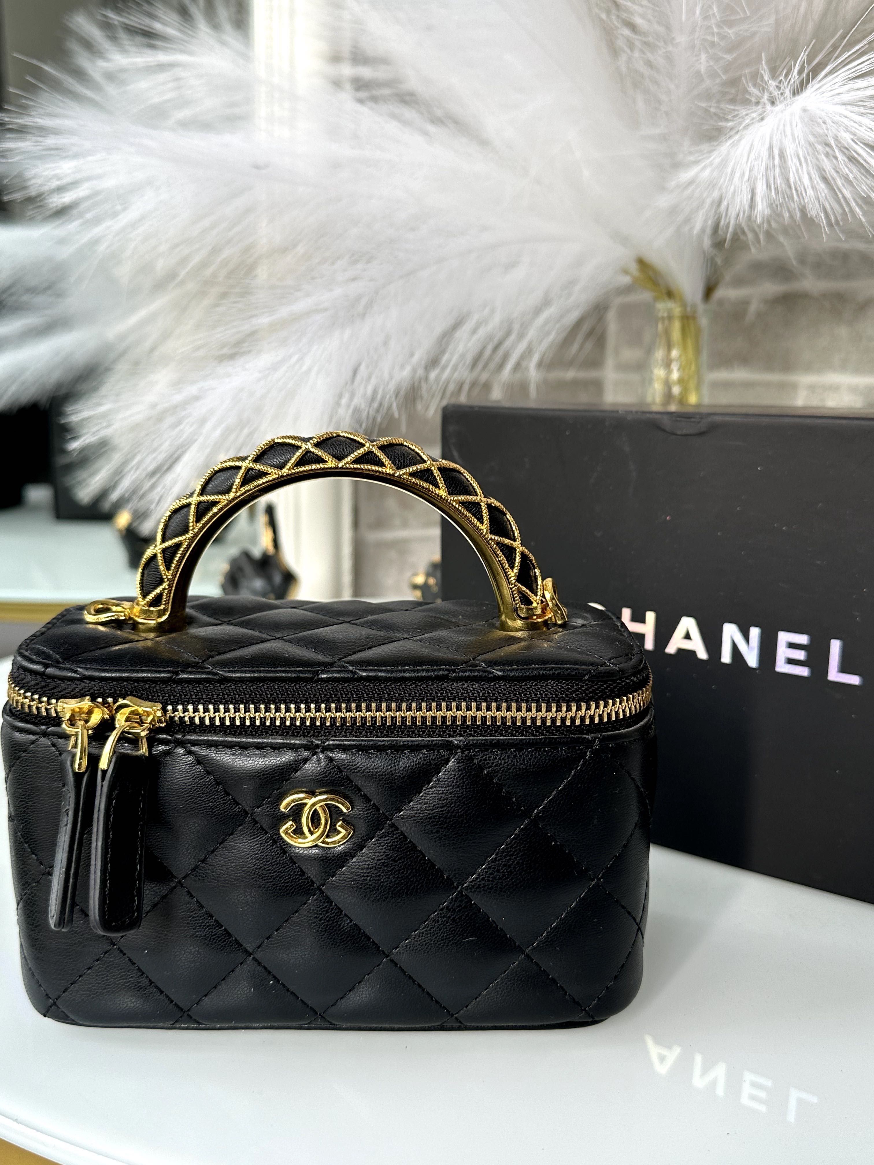 Продавам нова чанта Chanel.