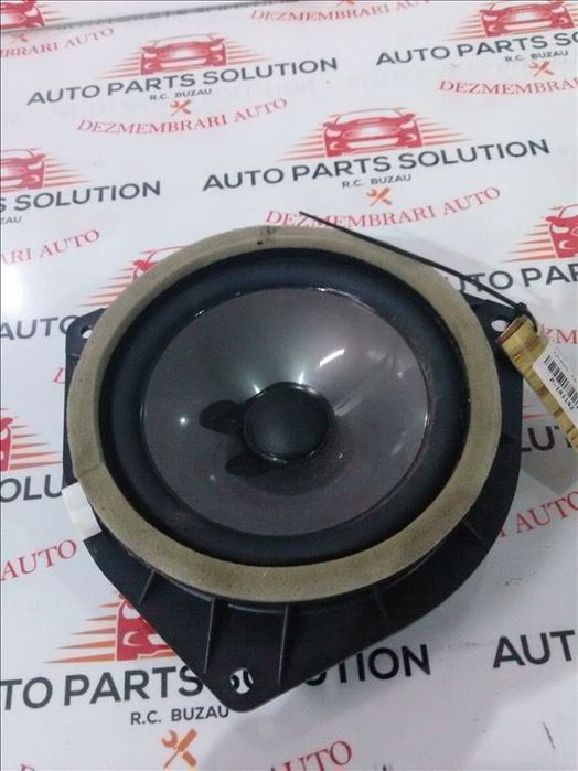 boxa spate lexus is 220d