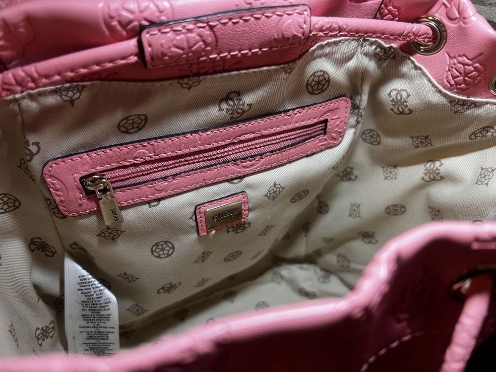 Дамска раница GUESS