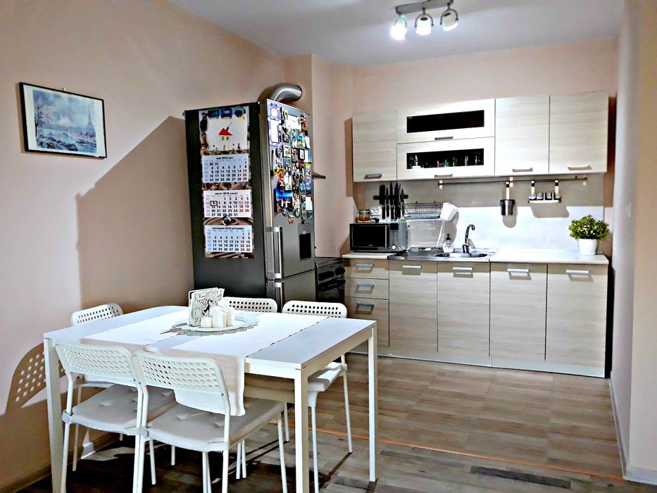 Дава се под наем Двустаен апартамент в Пазарджик, Център - 52 кв.м за 229.5 € - Снимка #1