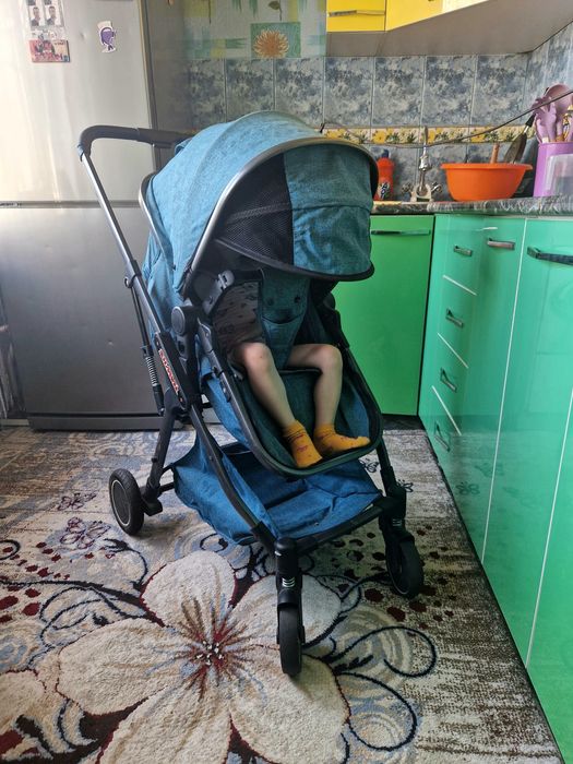 Продам компактную коляску