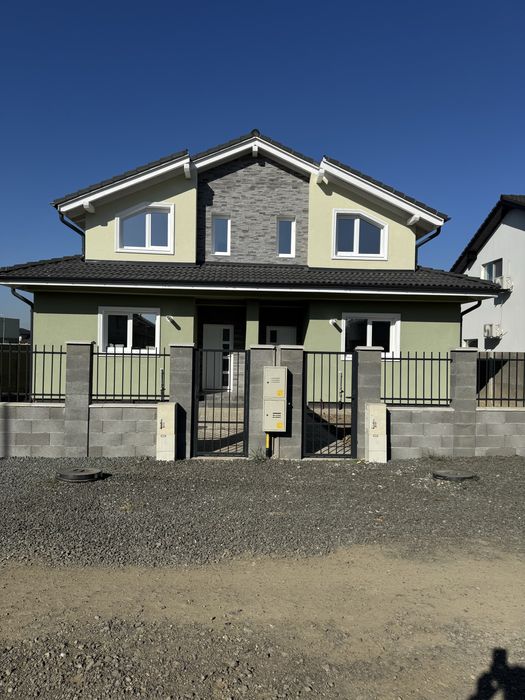 Proprietar vand duplex