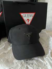 Кепка guess