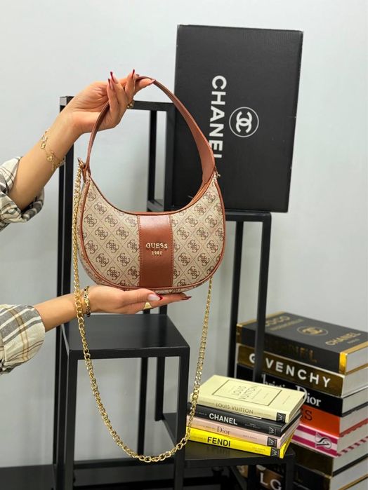 Geanta Guess noua !!! Dimensiuni 24/13 !!!