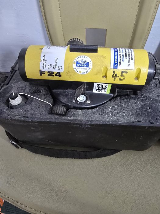 Vând nivelă optică