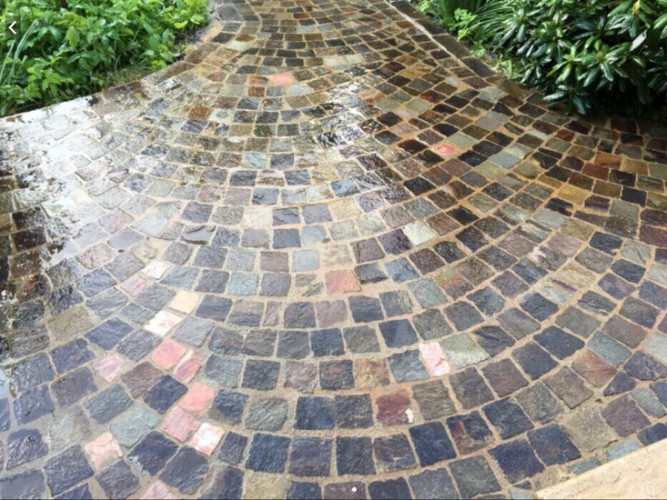 Piatra cubica import Italia, Grecia, Brazilia. pret 315 lei/mp.