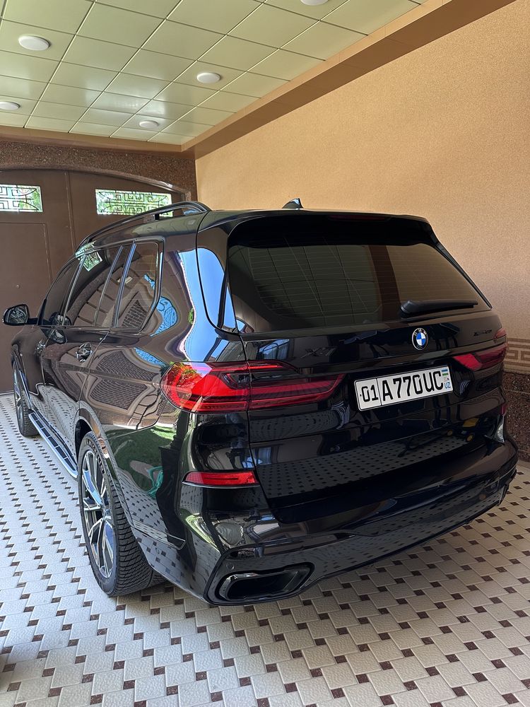 BMW X7 50i 4.4L