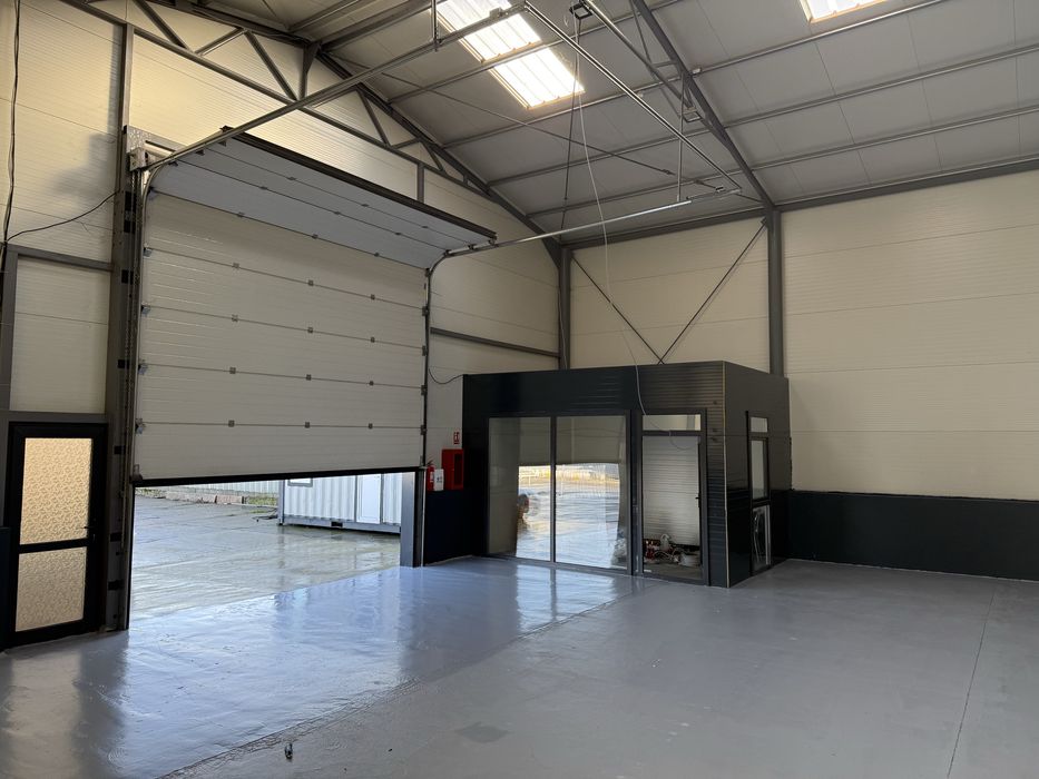 Hala de inchiriat 408mp la 400m de autostrada