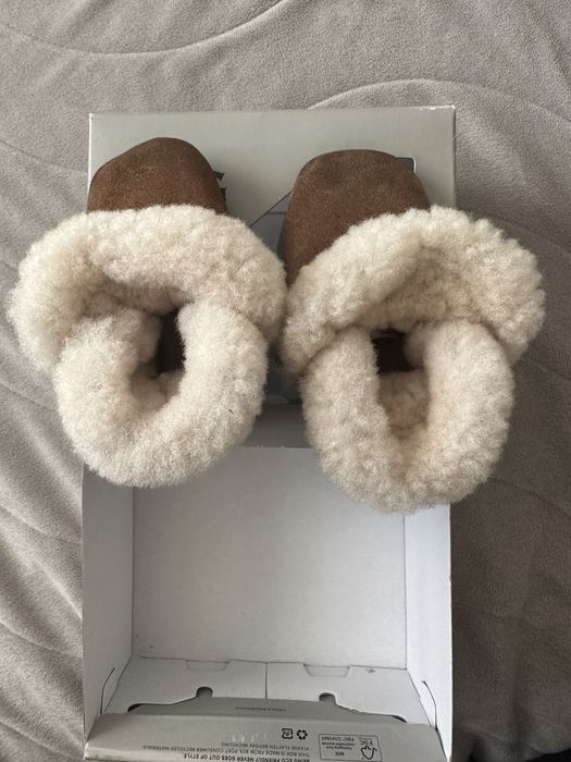 Бебешки ботушки UGG 18 номер