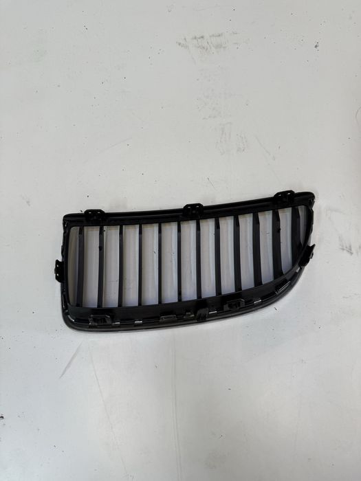 Grila nara bara spoiler fata dreapta BMW Seria 3 E90 E91 Non Facelift