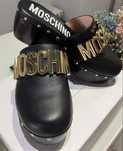 Страхотно сабо Love Moschino