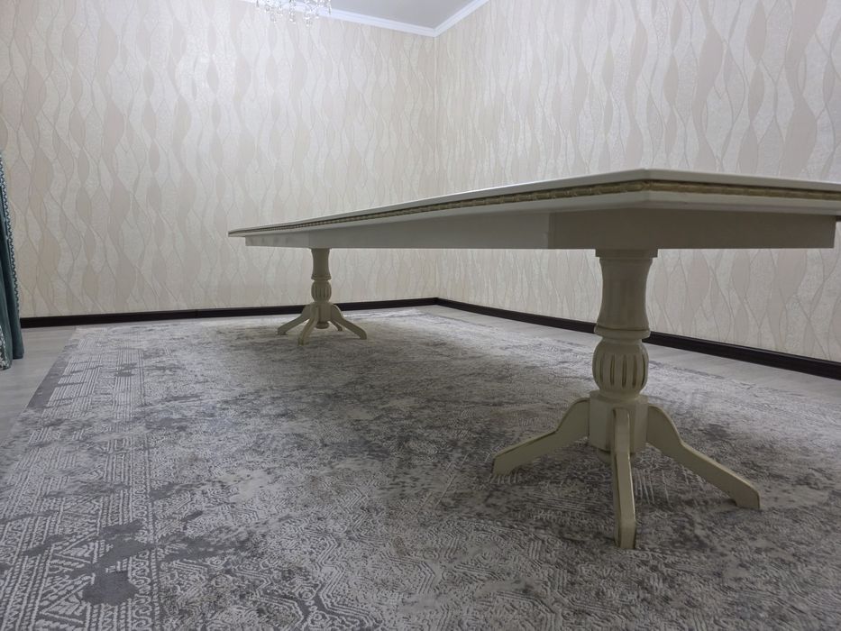 Продаётся стол для зала