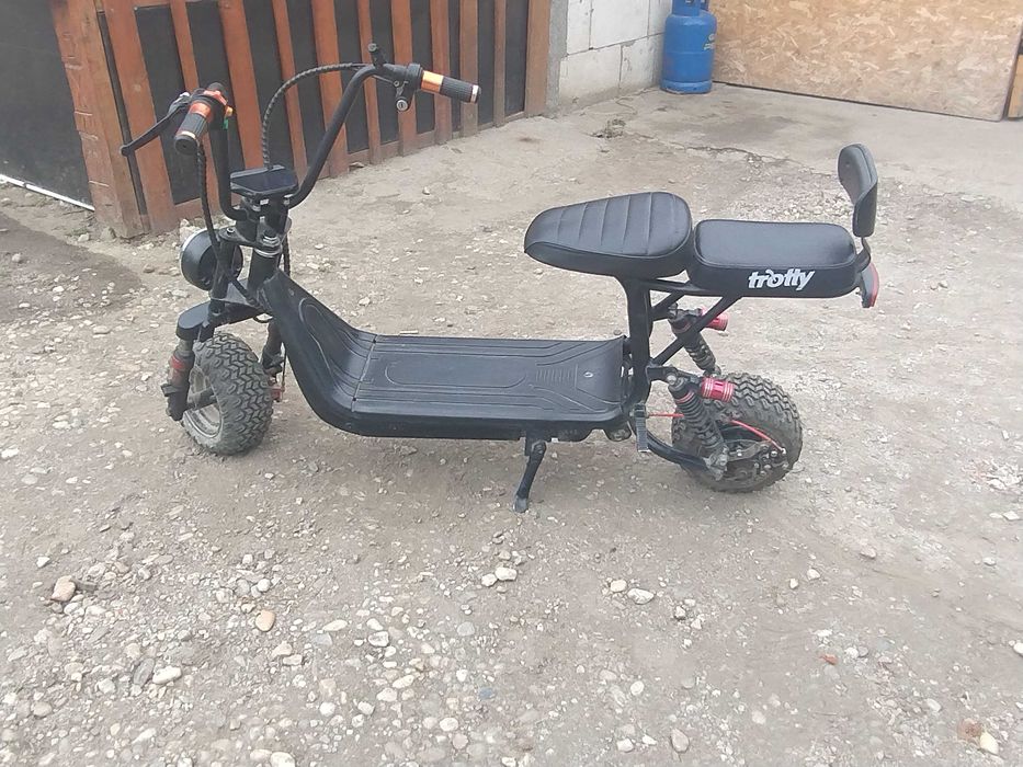 Vând mini scuter electric trotty