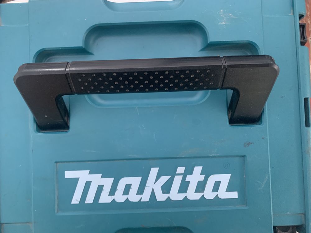 Makita BO6050/220V/750W/ ексцентър шлайф/ с куфар