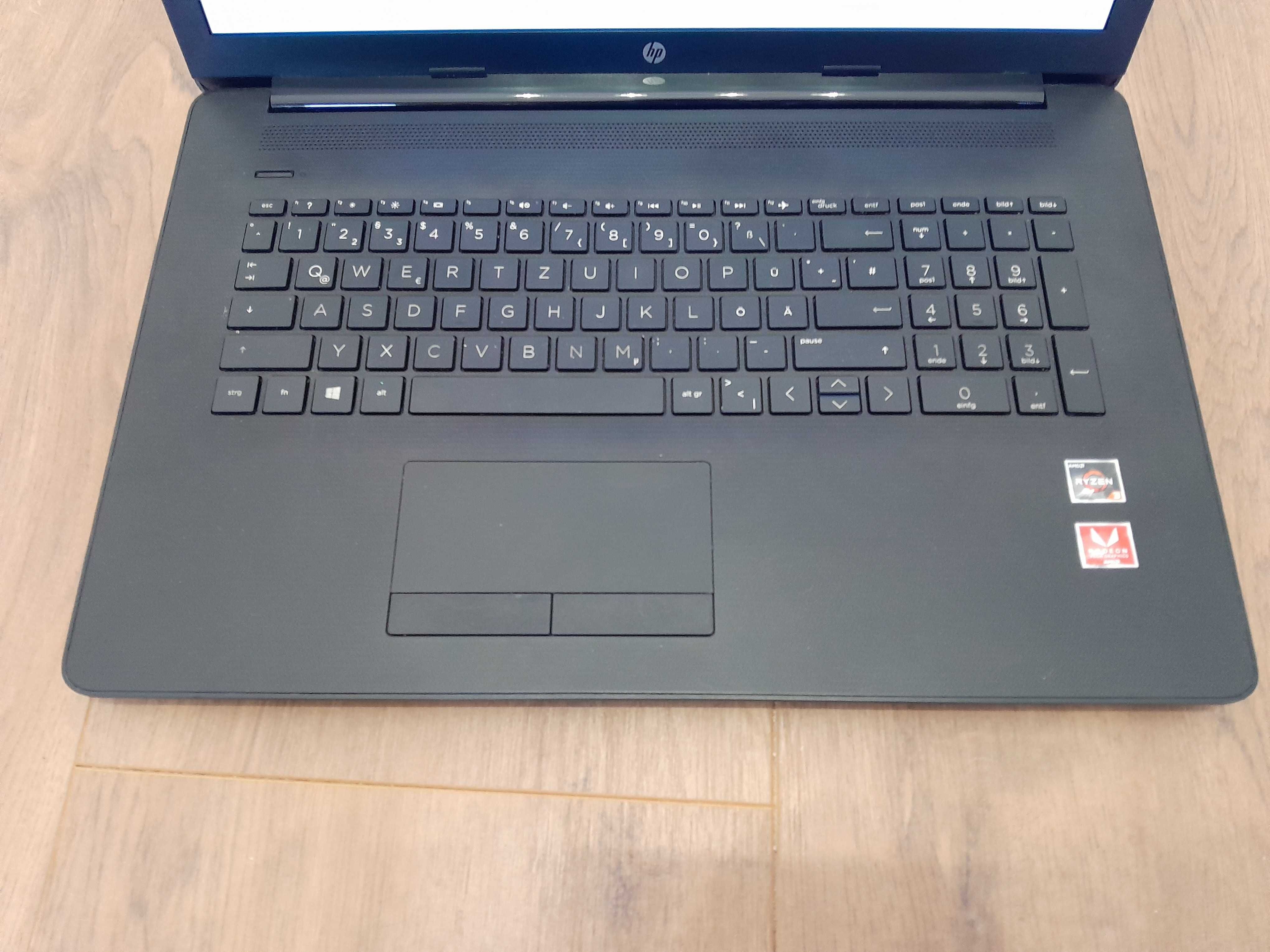 Hp 17 , 17 Hd + , Ryzen3 2200U , 2 Gb Video , 8 Gb ddr 4 , Ssd + Hdd