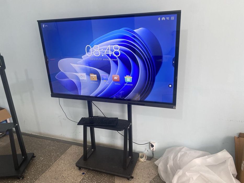 Интерактивный панель 55/65/75/86 Ножка роликовый Установка есть