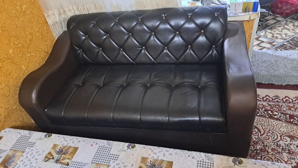 Кожанный диван кресло для офиса или гостинной комнаты