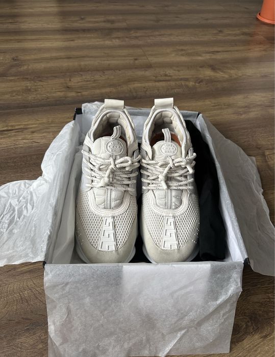 Nu pot trimite mesaje, da mi mesaj pe whatsapp Versace Chain Reaction