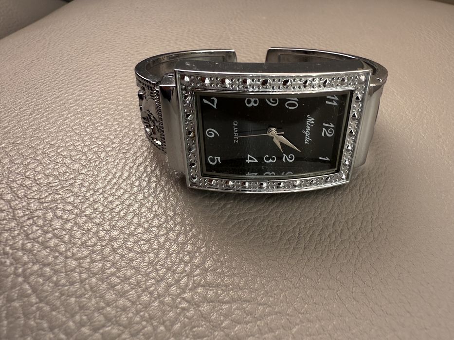 Дамски часовник гривна