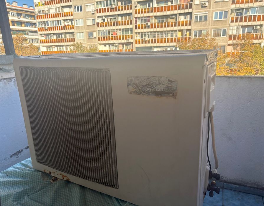 Продавам работещ климатик