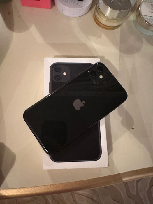 Iphone 11 коробка есть