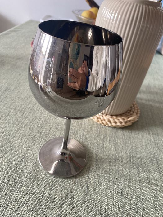 Сватбени чаши и църковен бокал