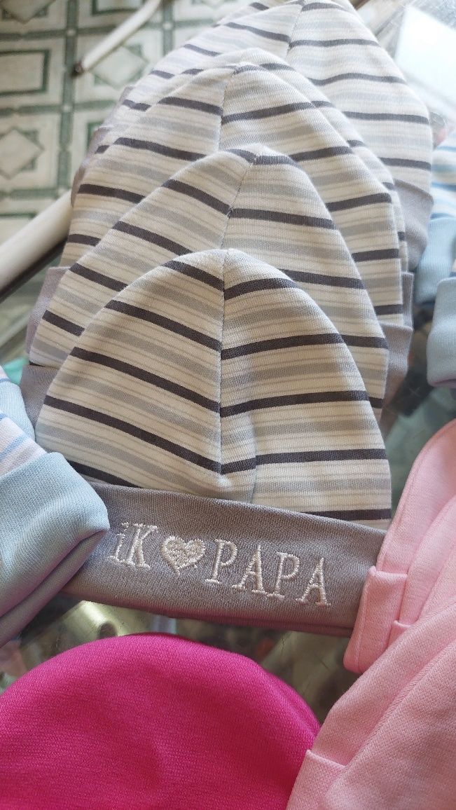 Бебешки шапки за новородени на едро