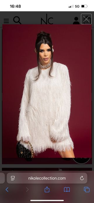 Продавам роклята Хс/С