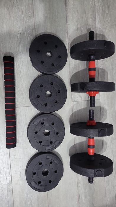 Набор гантелей.