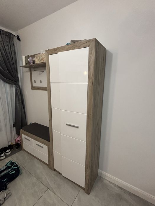 Cuier cu bancuta si dulap