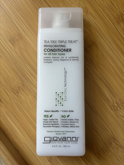 Balsam de par cu tea tree Giovanni