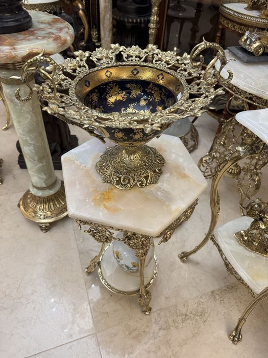 Masa din bronz cu blat din onix