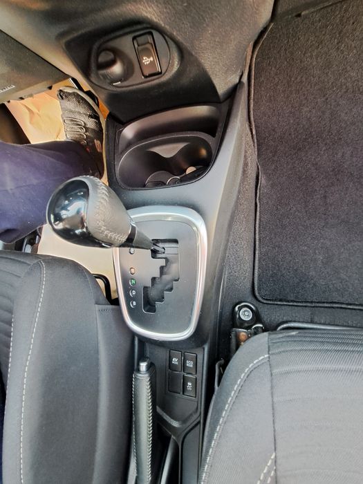 Toyota yaris hybrid active 2018-75930 km- consum redus,fiabilă