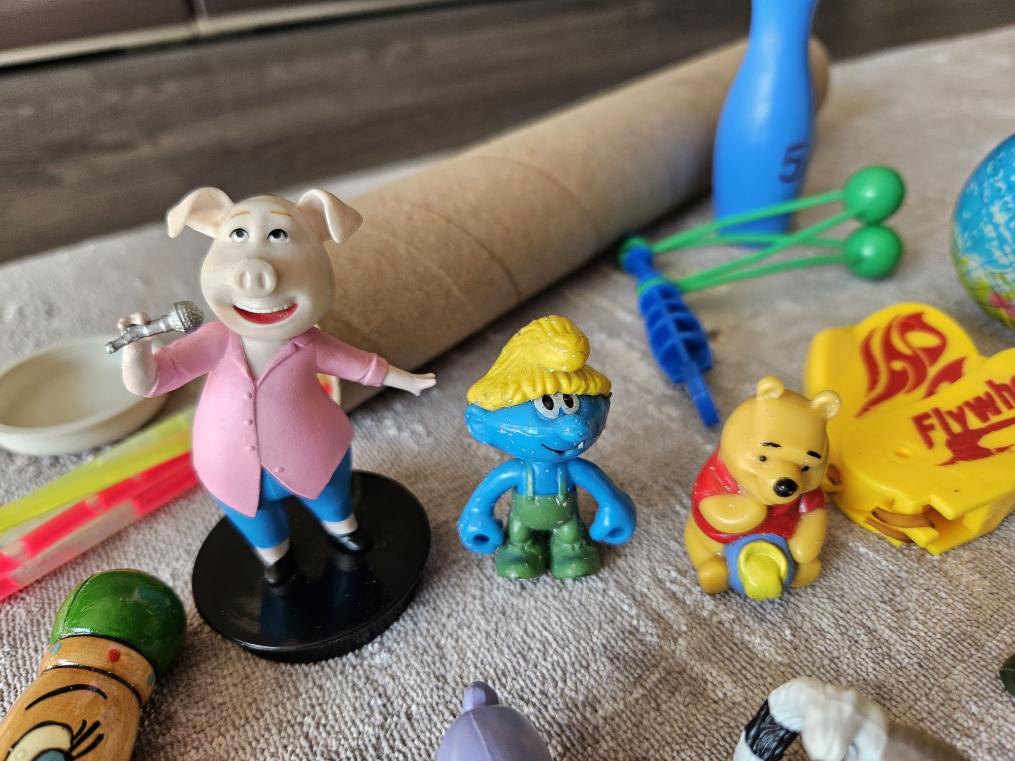 Комплект фигурки, играчки и игри . Смърф, Мечо пух, войници,свирка